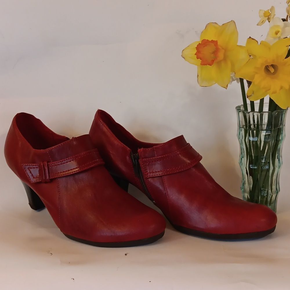 Vic Matie Red Booties